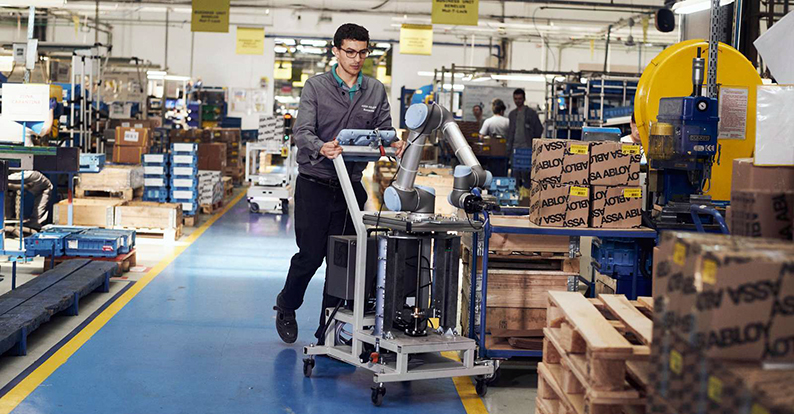 cobot UR automazione occupazione