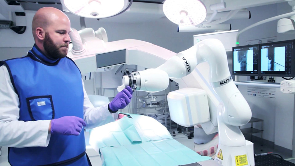 robot medicali chirurgia Kuka