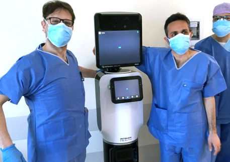 robot assistenza covid-19 telepresenza