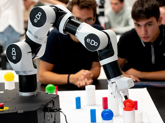 Comau-Ferrari-e.DO-Learning-Center-formazione-robotica