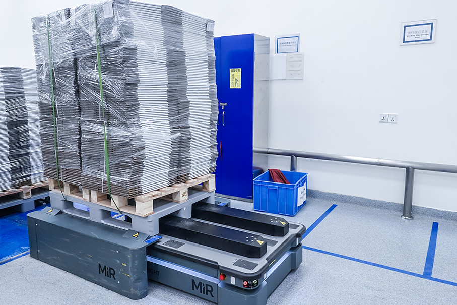 MiR trend automazione AMR sollevatore pallet