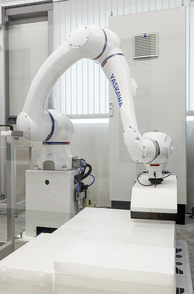 Yaskawa cobot sistema di presa Goldfuß Engineering manipolazione fiale farmaceutico