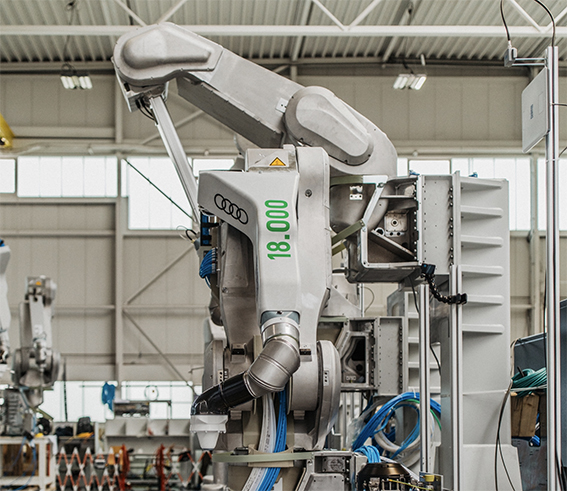 Dürr 18.000 robot verniciatura top coating Audi tecnologia a quattro aghi
