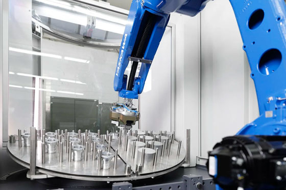 Yaskawa automazione robot cella carico scarico Rile tornitura Mahlo
