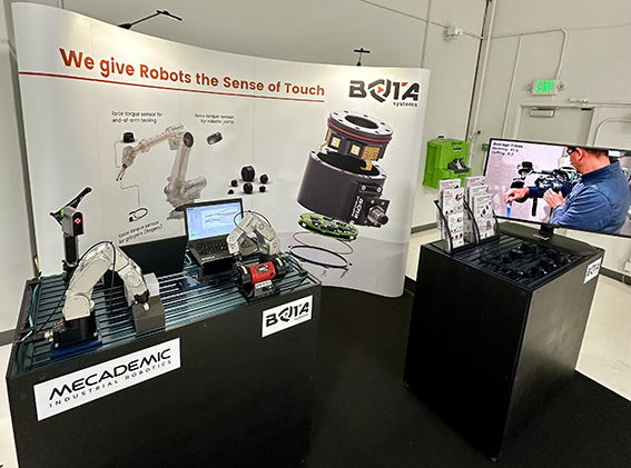 Bota-Systems-sensori-coppia-forza-robot-Customer-experience-center-Connect-Hub-Heidenhain