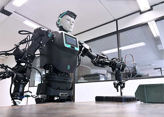 SEW-Eurodrive-Oversonic-robot-umanoide-cognitivo-RoBee