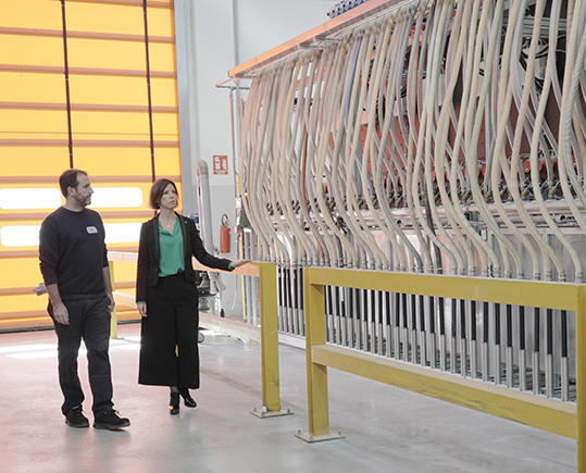 Schneider-Electric-monitoraggio-energetico-Lati-compound-termoplastici