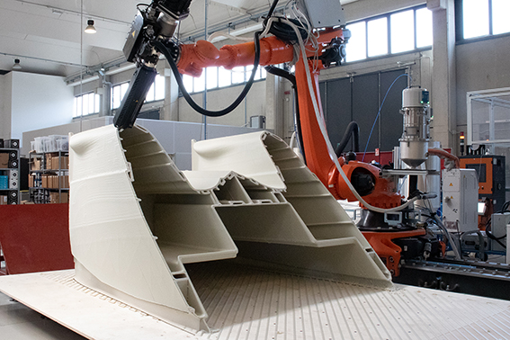 Caracol-AM-V2-Group-stampa-3D-robotica-di-grande-formato-settore-nautico-catamarano