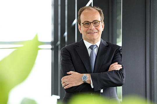 ZF accordo sistemi brake-by-wire OEM veicoli software defined Peter Holdmann