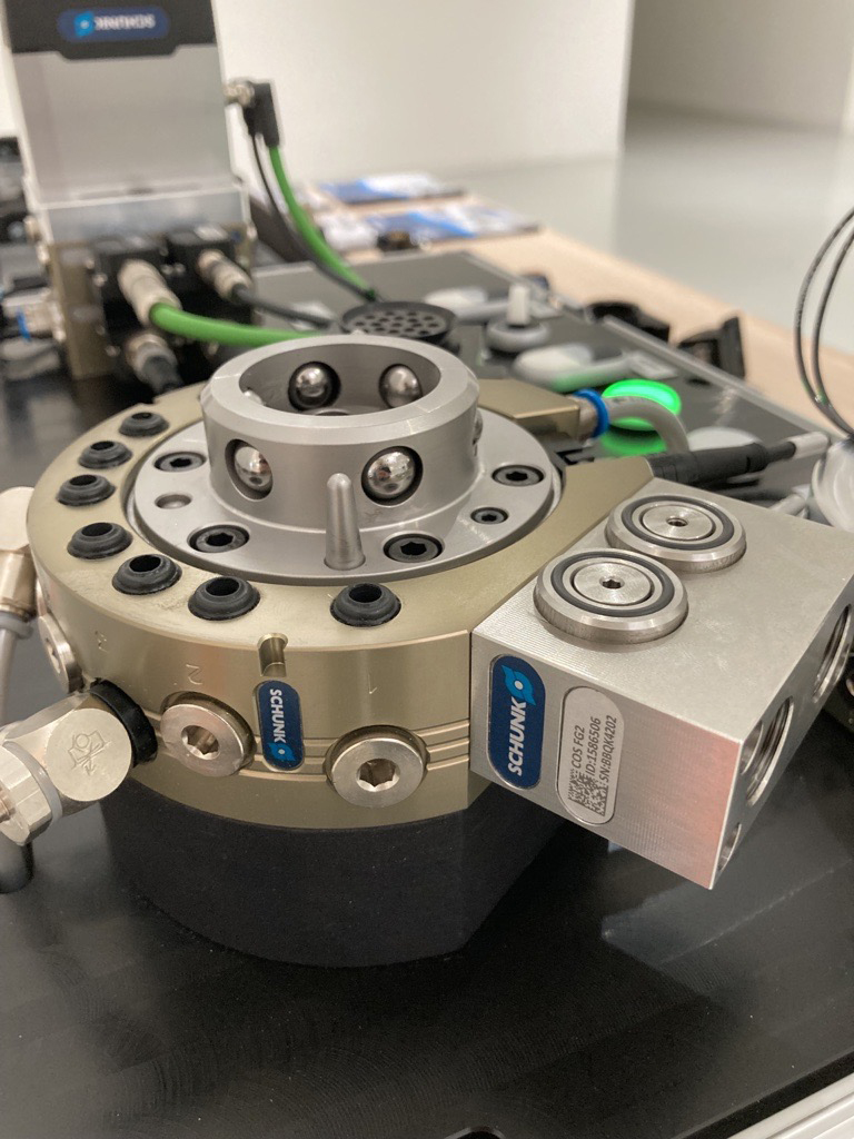  Schunk Kuka robotica automazione gripper settori bin picking logistica packaging