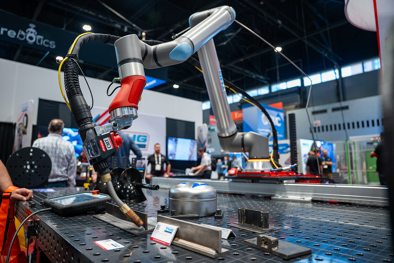 Universal Robots tappa Emilia Romagna cobot settori packaging automotive UR8 Long