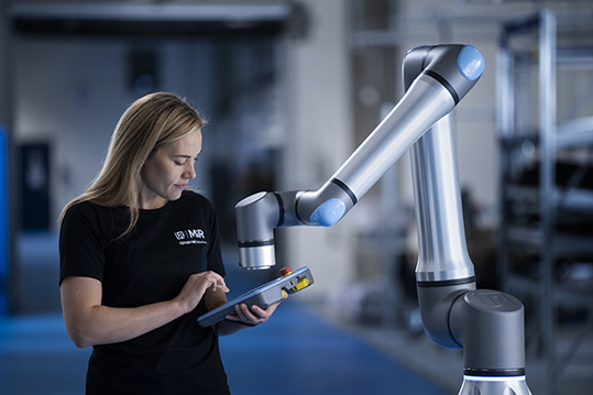 Universal-Robots-tappa-Emilia-Romagna-cobot-settori-packaging-automotive