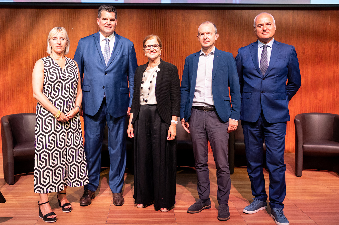 Da sinistra, Claudia Terzi, assessore alle Infrastrutture e opere pubbliche di Regione Lombardia, Andreas Züge, direttore generale di Hannover Fairs International GmbH, la sindaca di Bergamo Elena Carnevali, Giovanni Sanga, presidente di Milan Bergamo Airport, e Carlo Conte, responsabile fiere in Fiera di Bergamo.